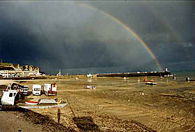 Regenbogen über der Cale de la Fenêtre.